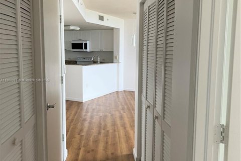 Condo in Aventura, Florida, 1 bedroom  № 1890471 - photo 5