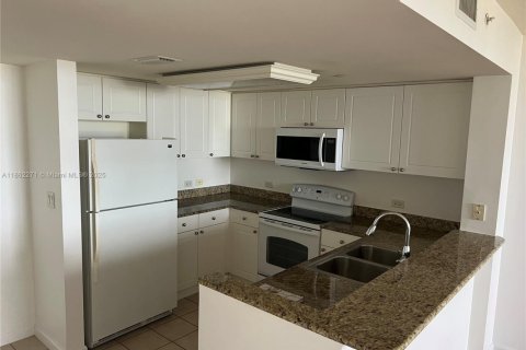 Condo in Aventura, Florida, 1 bedroom  № 1890471 - photo 14