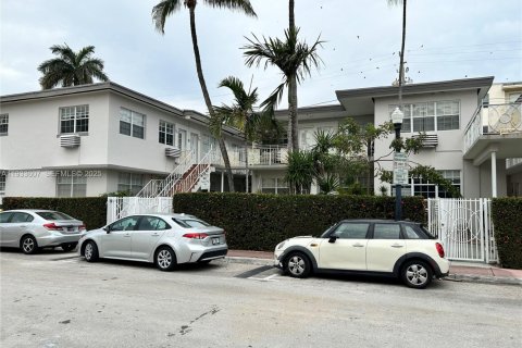 Condominio en alquiler en Miami Beach, Florida, 38.46 m2 № 1991333 - foto 1