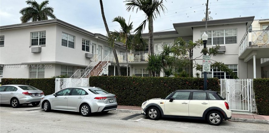 Estudio en el Condominio en Miami Beach, Florida  № 1991333