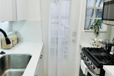 Condominio en alquiler en Miami Beach, Florida, 38.46 m2 № 1991333 - foto 9