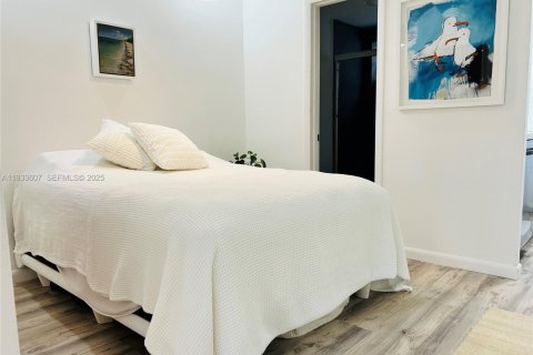 Condominio en alquiler en Miami Beach, Florida, 38.46 m2 № 1991333 - foto 10