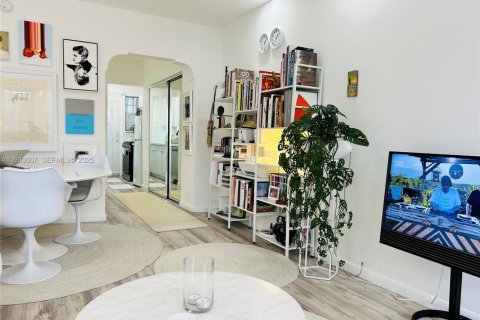 Condominio en alquiler en Miami Beach, Florida, 38.46 m2 № 1991333 - foto 7