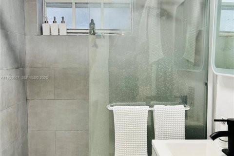 Condominio en alquiler en Miami Beach, Florida, 38.46 m2 № 1991333 - foto 13