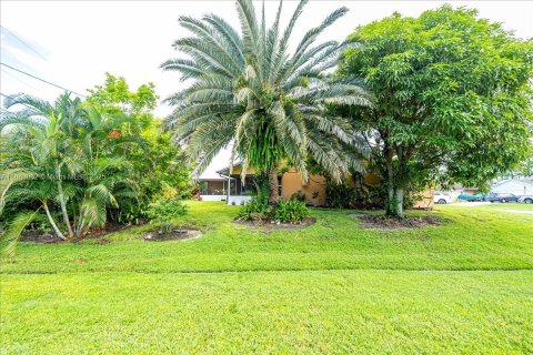 House in Port St. Lucie, Florida 3 bedrooms, 182.27 sq.m. № 1932815 - photo 30