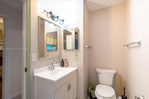 House in Port St. Lucie, Florida 3 bedrooms, 182.27 sq.m. № 1932815 - photo 17