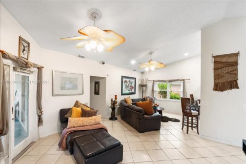 House in Port St. Lucie, Florida 3 bedrooms, 182.27 sq.m. № 1932815 - photo 8