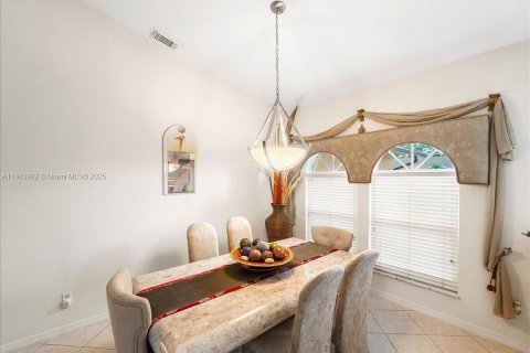 House in Port St. Lucie, Florida 3 bedrooms, 182.27 sq.m. № 1932815 - photo 9