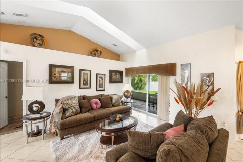 House in Port St. Lucie, Florida 3 bedrooms, 182.27 sq.m. № 1932815 - photo 7