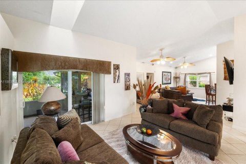 House in Port St. Lucie, Florida 3 bedrooms, 182.27 sq.m. № 1932815 - photo 6