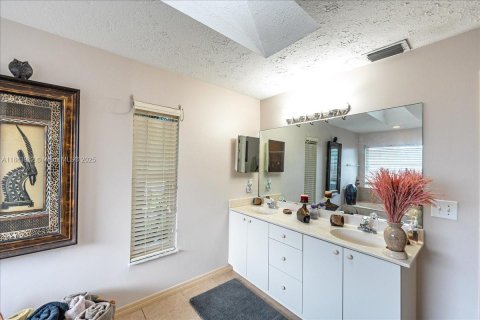 House in Port St. Lucie, Florida 3 bedrooms, 182.27 sq.m. № 1932815 - photo 11