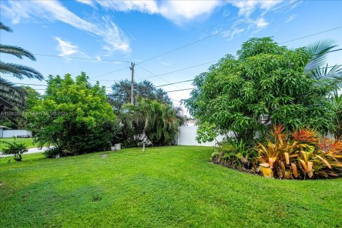 House in Port St. Lucie, Florida 3 bedrooms, 182.27 sq.m. № 1932815 - photo 27