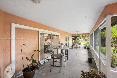 House in Port St. Lucie, Florida 3 bedrooms, 182.27 sq.m. № 1932815 - photo 22