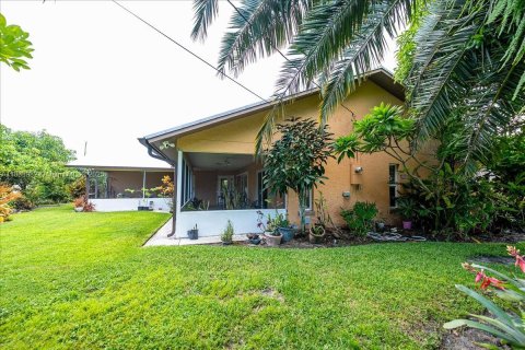 House in Port St. Lucie, Florida 3 bedrooms, 182.27 sq.m. № 1932815 - photo 29