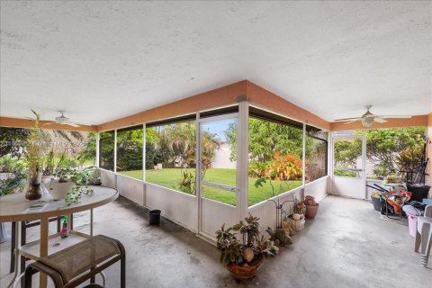 House in Port St. Lucie, Florida 3 bedrooms, 182.27 sq.m. № 1932815 - photo 23