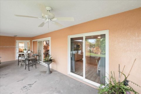 House in Port St. Lucie, Florida 3 bedrooms, 182.27 sq.m. № 1932815 - photo 24