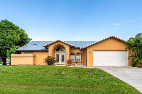 House in Port St. Lucie, Florida 3 bedrooms, 182.27 sq.m. № 1932815 - photo 2