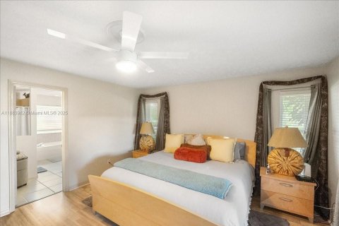 House in Port St. Lucie, Florida 3 bedrooms, 182.27 sq.m. № 1932815 - photo 10