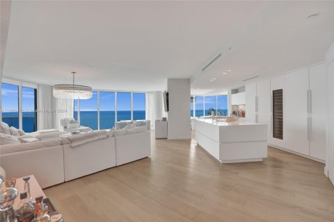Condominio en venta en Hollywood, Florida, 3 dormitorios, 284.47 m2 № 1863217 - foto 3