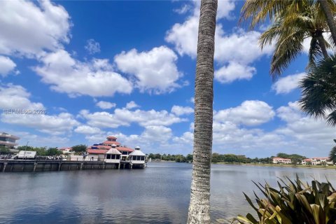 Снять в аренду таунхаус в Бока-Ратон, Флорида 3 спальни, 157.84м2, № 2066199 - фото 17