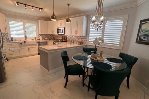 Снять в аренду таунхаус в Бока-Ратон, Флорида 3 спальни, 157.84м2, № 2066199 - фото 5