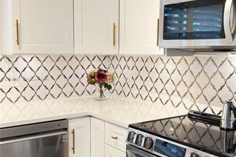 Снять в аренду таунхаус в Бока-Ратон, Флорида 3 спальни, 157.84м2, № 2066199 - фото 4