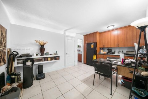 Condo in Oakland Park, Florida, 1 bedroom  № 1868195 - photo 3