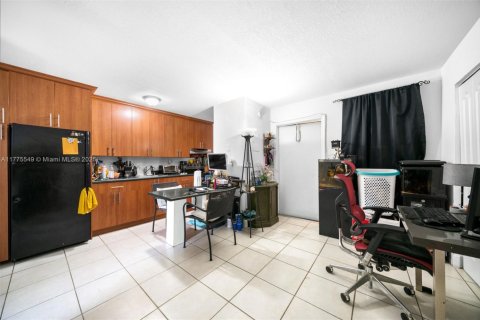 Condo in Oakland Park, Florida, 1 bedroom  № 1868195 - photo 11