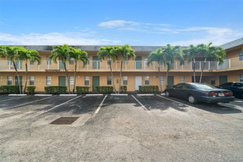 Condo in Oakland Park, Florida, 1 bedroom  № 1868195 - photo 10