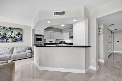 Condominio en alquiler en Aventura, Florida, 4 dormitorios, 285.49 m2 № 2339937 - foto 2