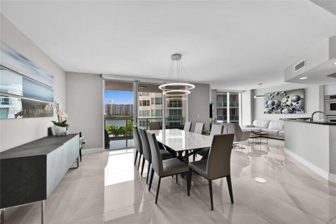 Condominio en alquiler en Aventura, Florida, 4 dormitorios, 285.49 m2 № 2339937 - foto 8