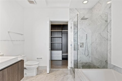 Condo in Miami, Florida, 3 bedrooms  № 1888902 - photo 12