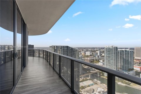 Condo in Miami, Florida, 3 bedrooms  № 1888902 - photo 17