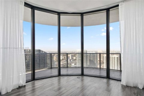 Condo in Miami, Florida, 3 bedrooms  № 1888902 - photo 2
