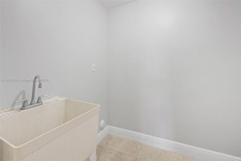 House in Homestead, Florida 4 bedrooms, 304.16 sq.m. № 1760862 - photo 17