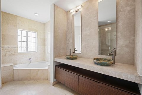 House in Homestead, Florida 4 bedrooms, 304.16 sq.m. № 1760862 - photo 24