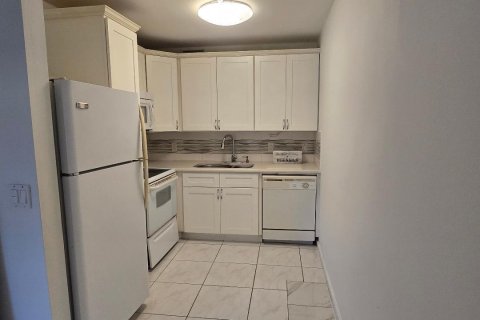 Condo in West Palm Beach, Florida, 2 bedrooms № 2247173 - photo 3