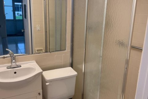 Condo in West Palm Beach, Florida, 2 bedrooms № 2247173 - photo 12