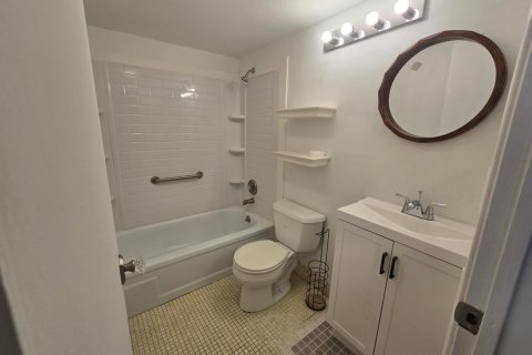 Condo in West Palm Beach, Florida, 2 bedrooms № 2247173 - photo 10