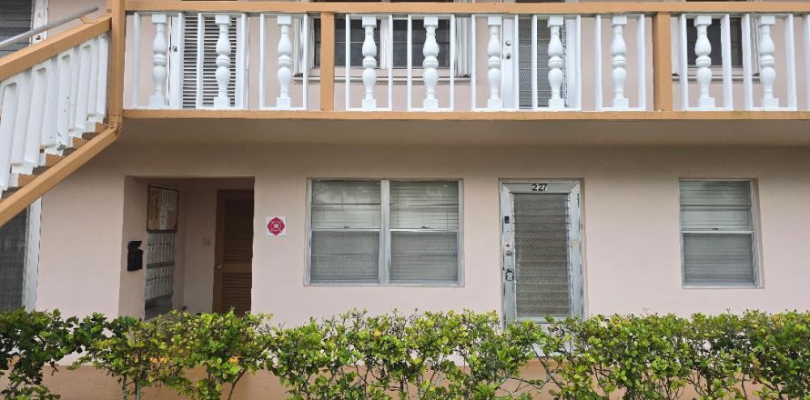 Condo in West Palm Beach, Florida, 2 bedrooms № 2247173