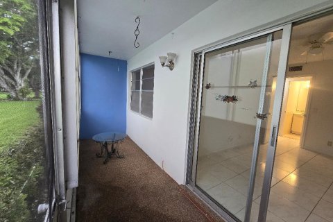 Condo in West Palm Beach, Florida, 2 bedrooms № 2247173 - photo 14