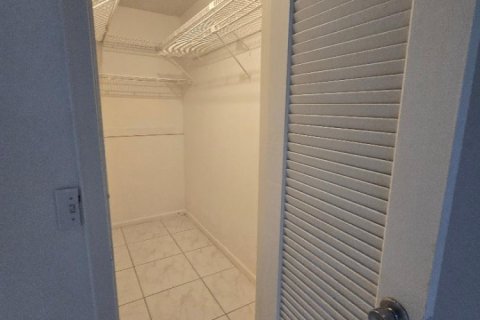 Condo in West Palm Beach, Florida, 2 bedrooms № 2247173 - photo 13