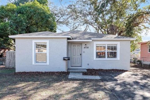 Casa en alquiler en Saint Petersburg, Florida, 4 dormitorios, 114.73 m2 № 1816076 - foto 1
