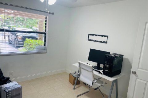 Condo in Coral Springs, Florida, 3 bedrooms  № 2245386 - photo 25