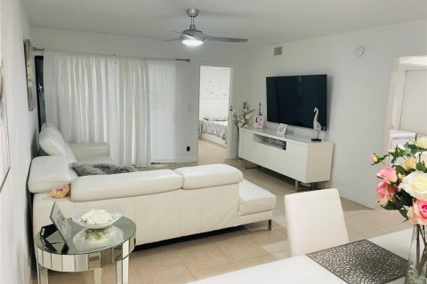 Condo in Coral Springs, Florida, 3 bedrooms  № 2245386 - photo 12