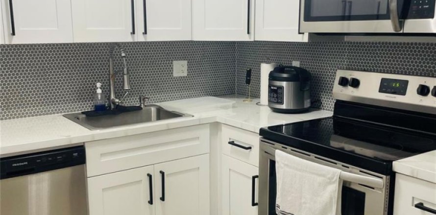 Condo in Coral Springs, Florida, 3 bedrooms  № 2245386