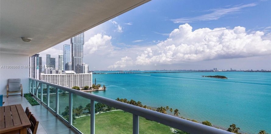 Кондоминиум с 2 спальнями в Майами, Флорида № 1963601