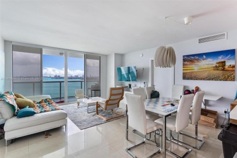 Снять в аренду кондоминиум в Майами, Флорида 2 спальни, 113.53м2, № 1963601 - фото 2