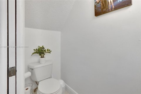 Touwnhouse à vendre à Miami, Floride: 2 chambres, 88.26 m2 № 1949570 - photo 13