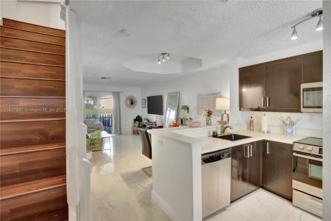 Touwnhouse à vendre à Miami, Floride: 2 chambres, 88.26 m2 № 1949570 - photo 6